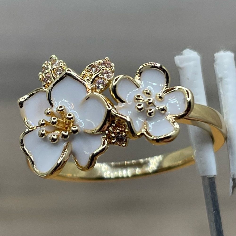 Beautiful White Enamel Floral White Diamond Cz Gold Tone Silver Plated Ring